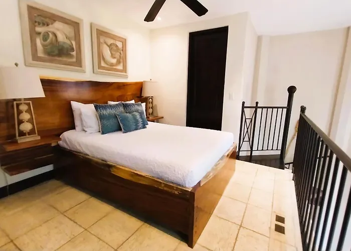 Catalinas Loft - For Up To 4 People Just Steps From The